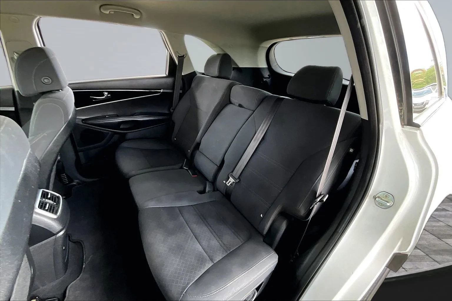 Used 2017 Kia Sorento LX image 19