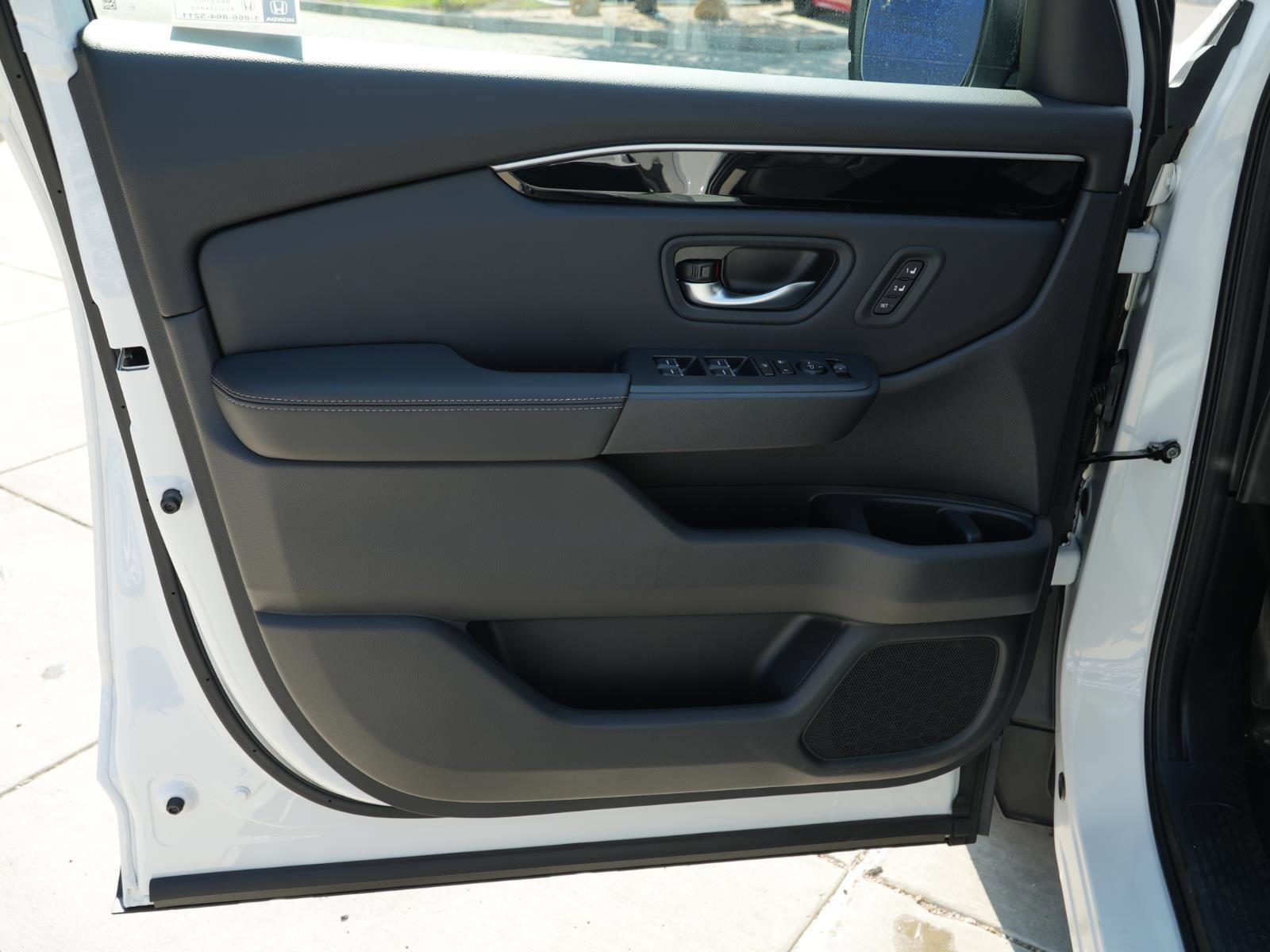 New 2025 Honda Pilot Touring image 13