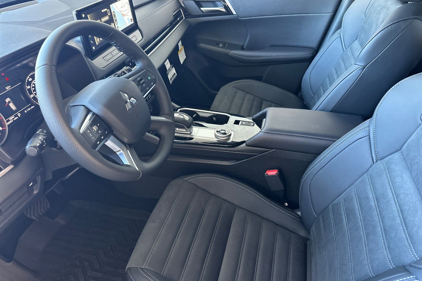 New 2025 Mitsubishi Outlander SE image 9