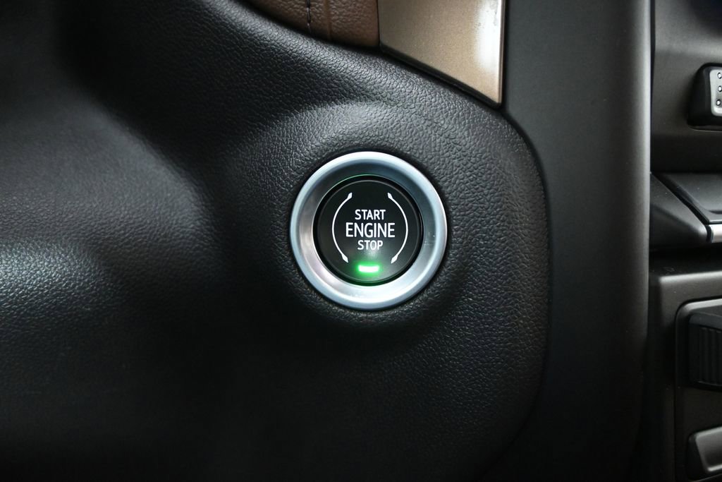 Used 2022 Chevrolet Silverado 1500 High Country w/ Technology Package image 33