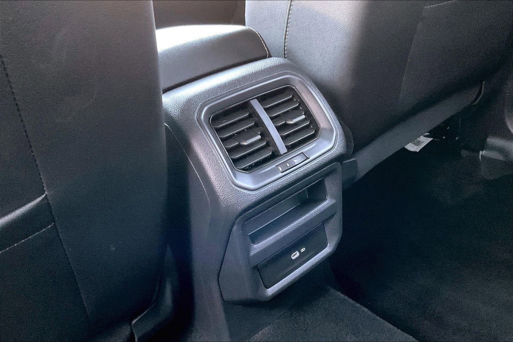 Used 2022 Volkswagen Taos SE image 10