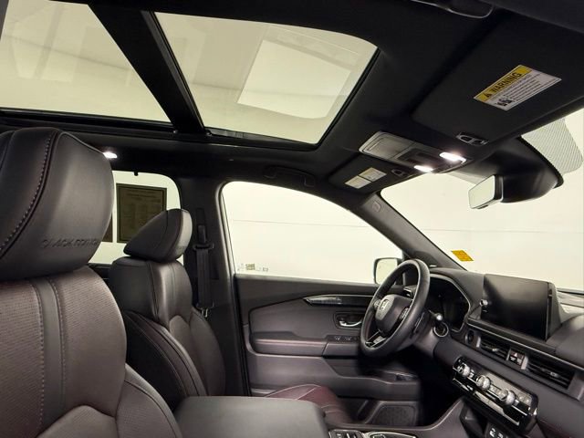 Used 2025 Honda Pilot Black Edition image 60