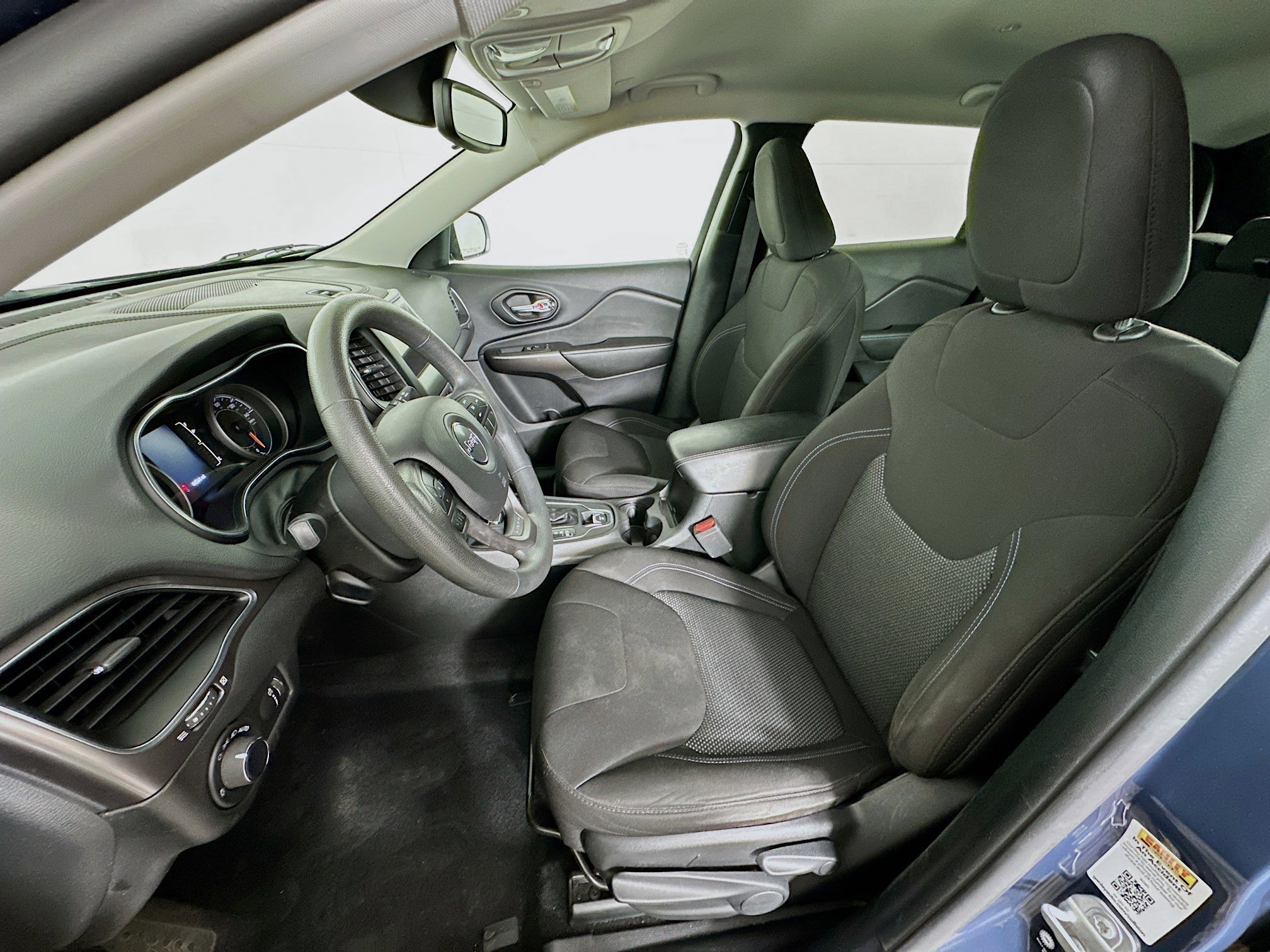 Used 2021 Jeep Cherokee Latitude image 13