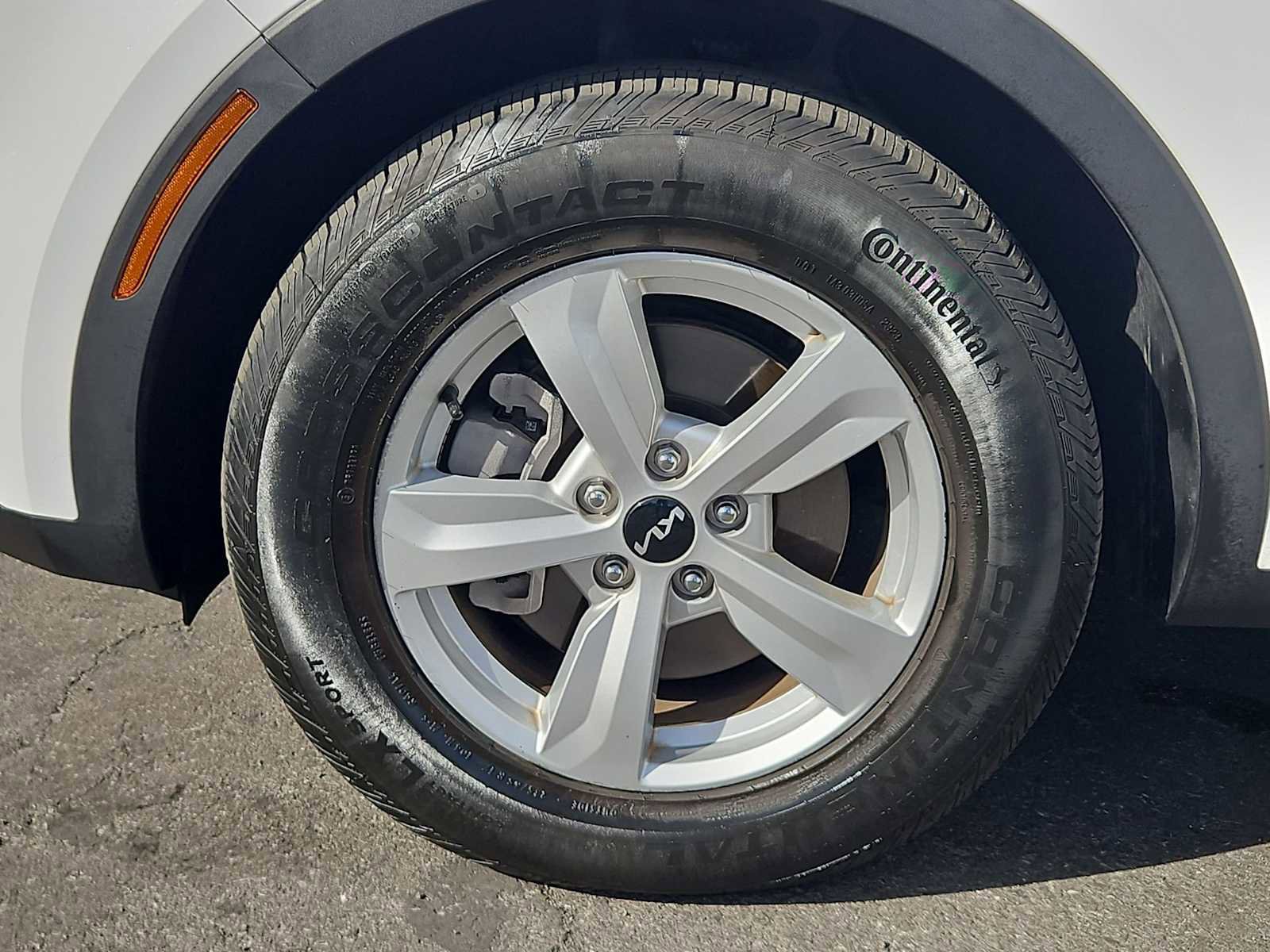 Used 2023 Kia Sorento LX image 13