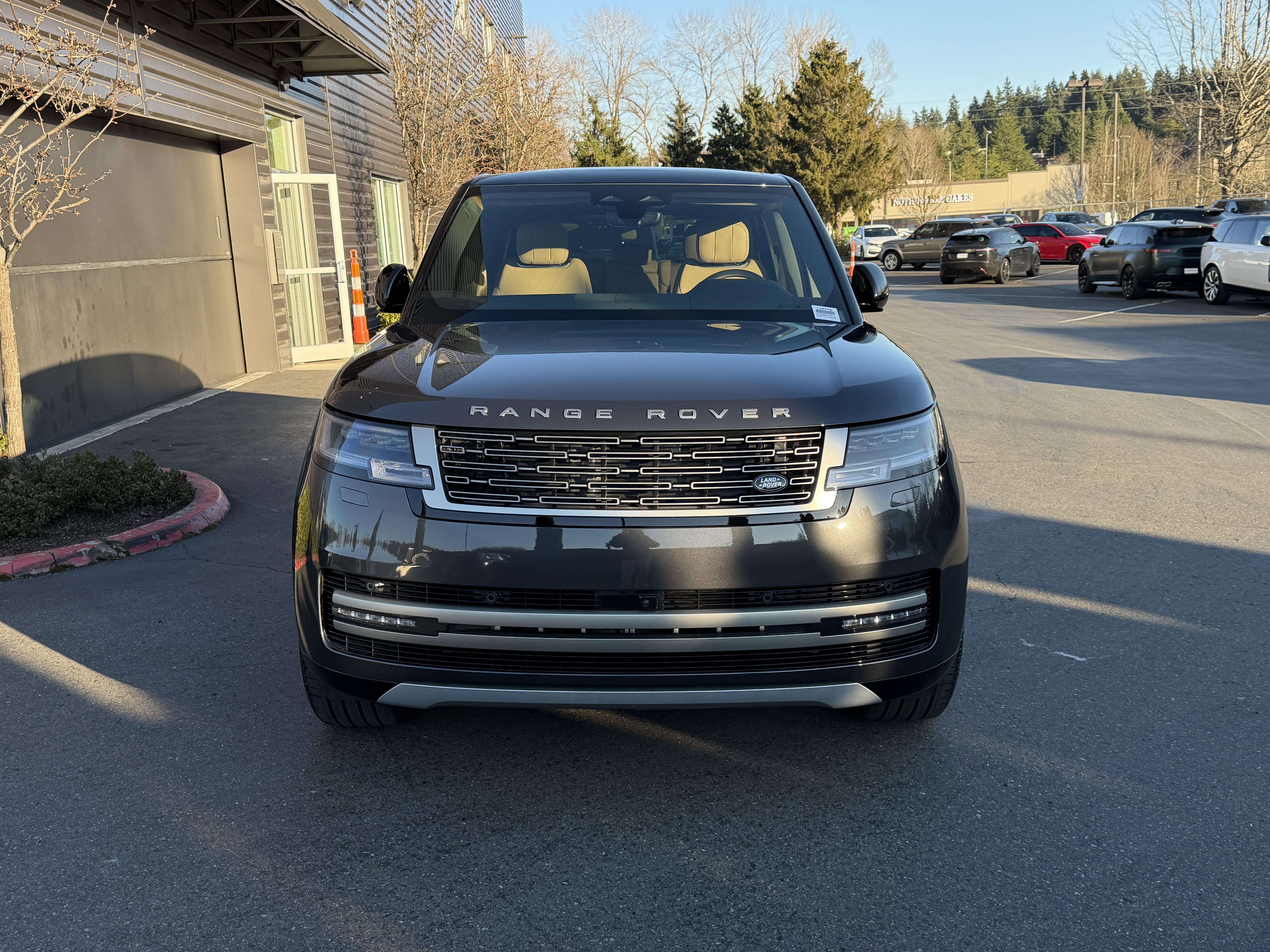 New 2026 Land Rover Range Rover Long Wheelbase SE AWD/4WD image 4