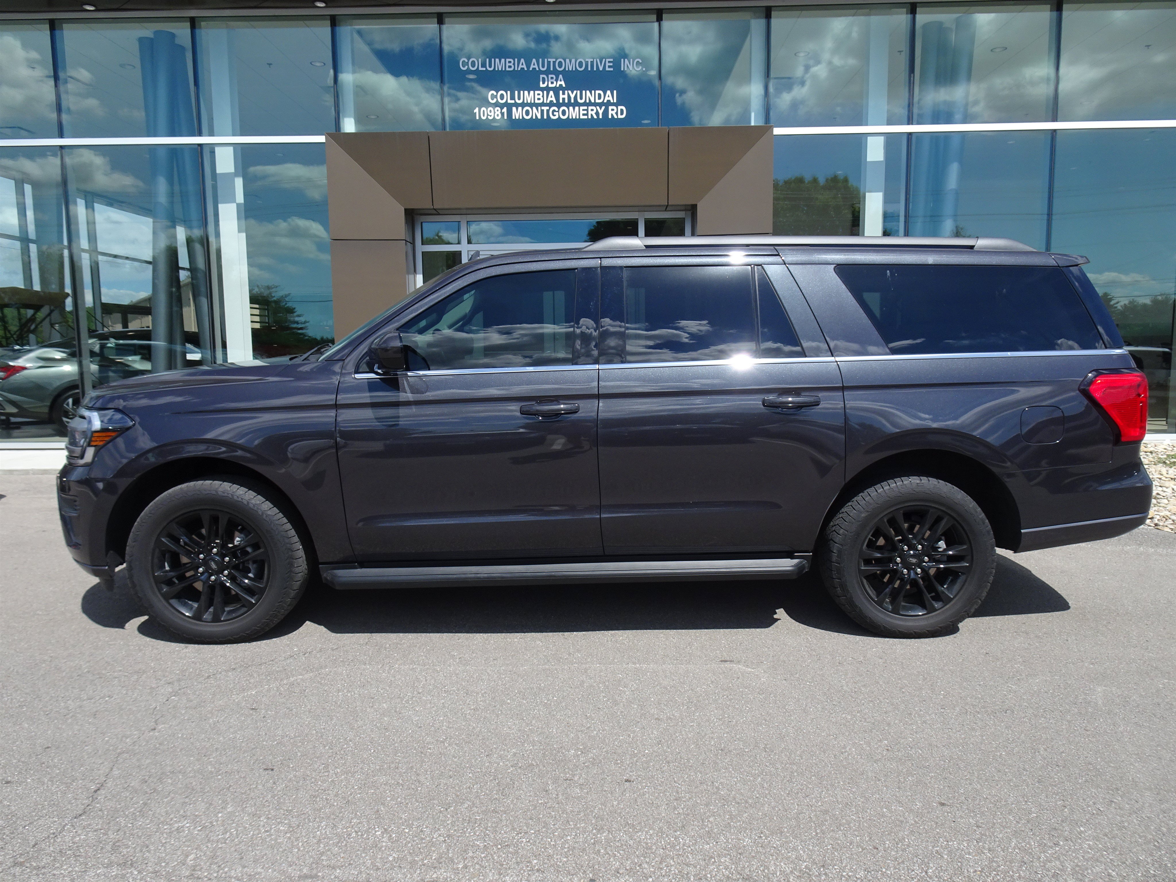 Used 2024 Ford Expedition Max XLT AWD/4WD image 2