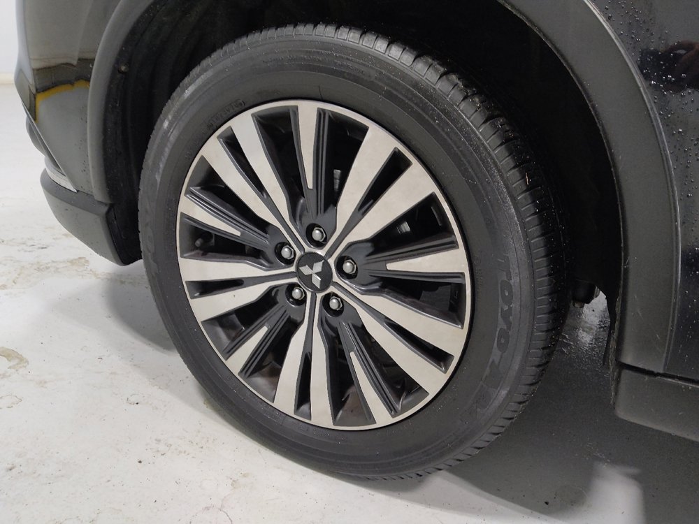 Used 2020 Mitsubishi Outlander ES image 31