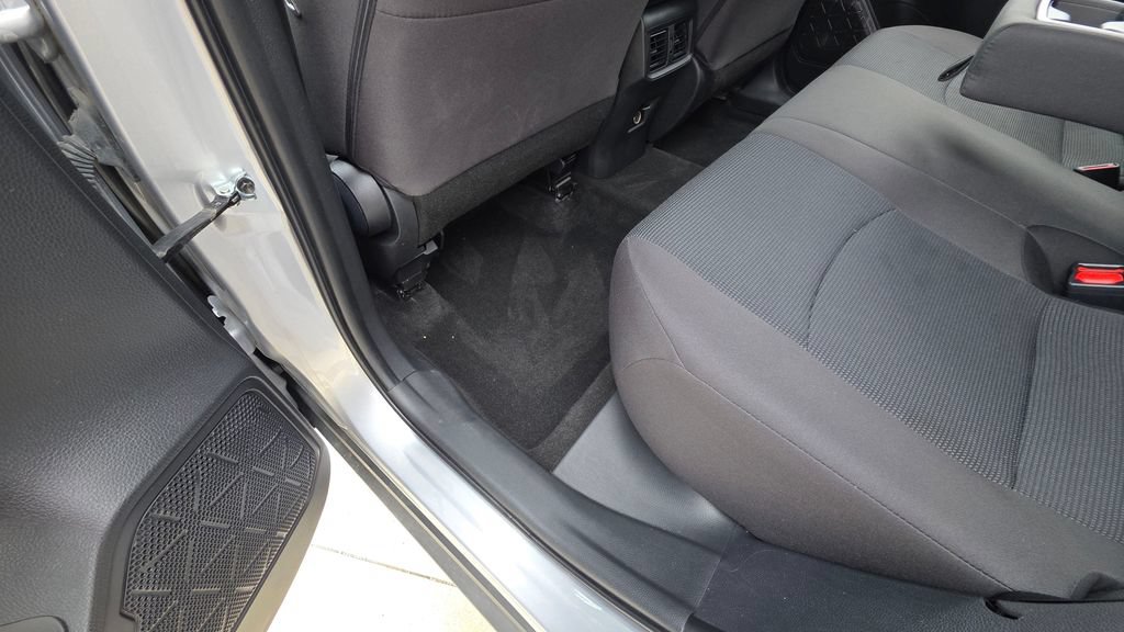 Used 2023 Toyota RAV4 LE FWD image 18
