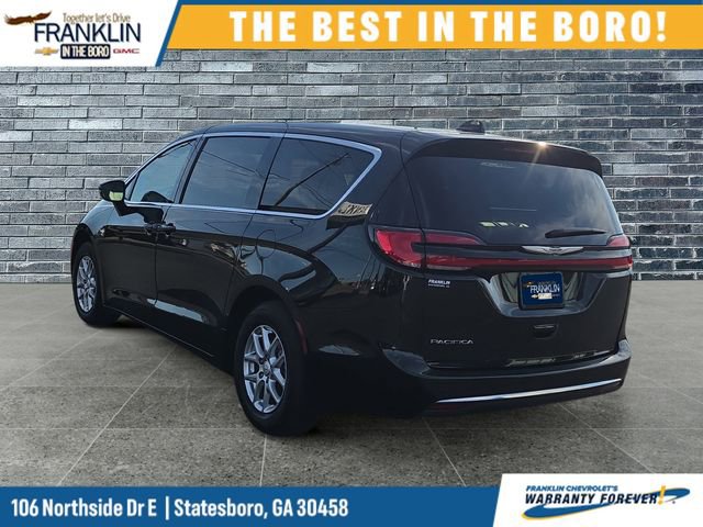 Used 2025 Chrysler Pacifica Select FWD image 3