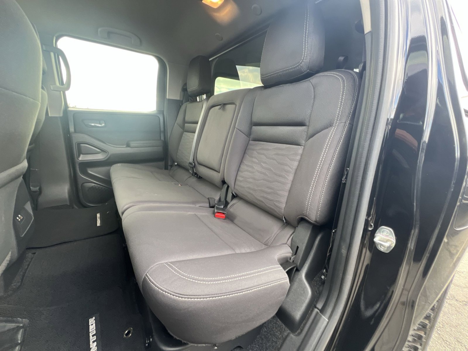 Used 2022 Nissan Frontier SV image 23