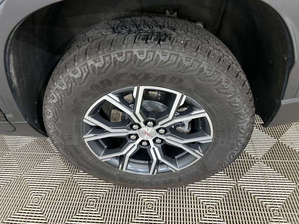 Used 2024 GMC Acadia AT4 w/ Luxury Package image 10