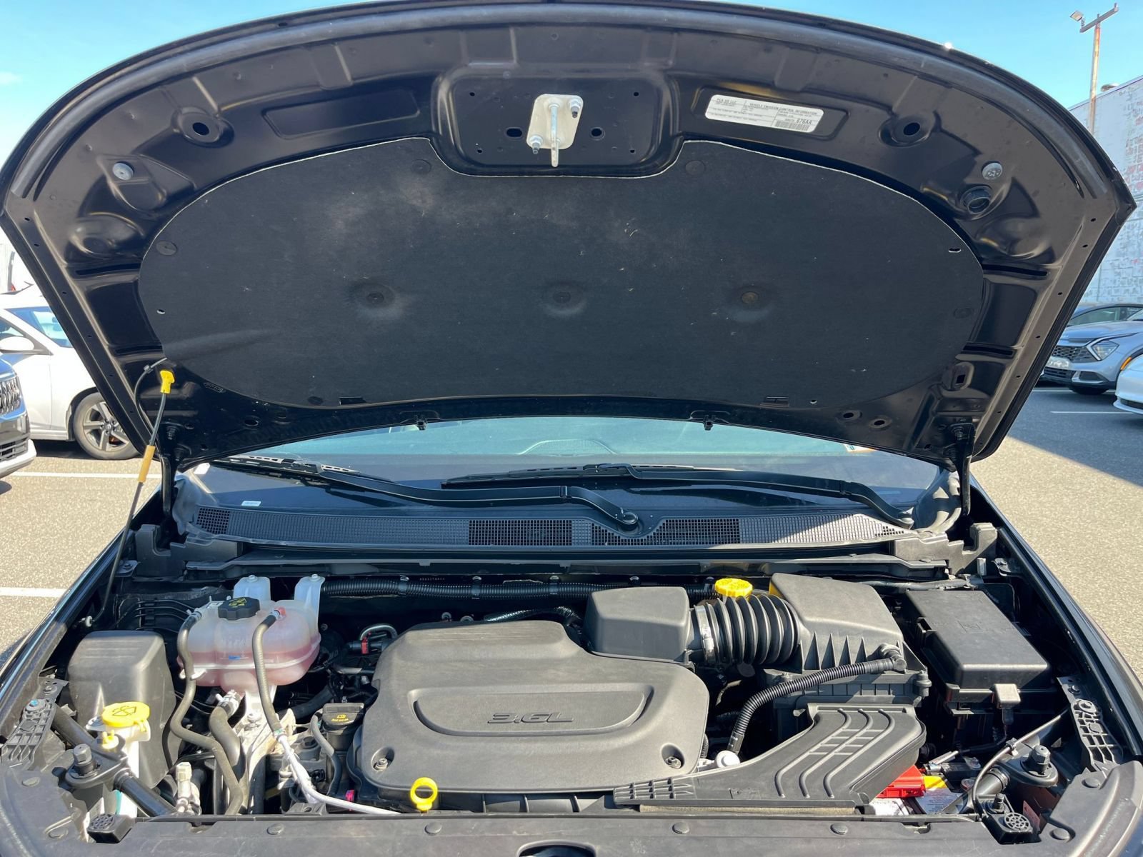 Used 2025 Chrysler Pacifica Limited FWD image 35