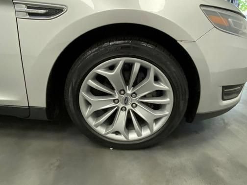 Used 2019 Ford Taurus Limited FWD image 16