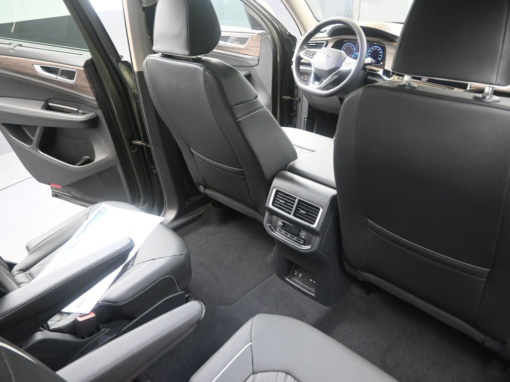 Used 2025 Volkswagen Atlas SEL Premium R-Line image 15