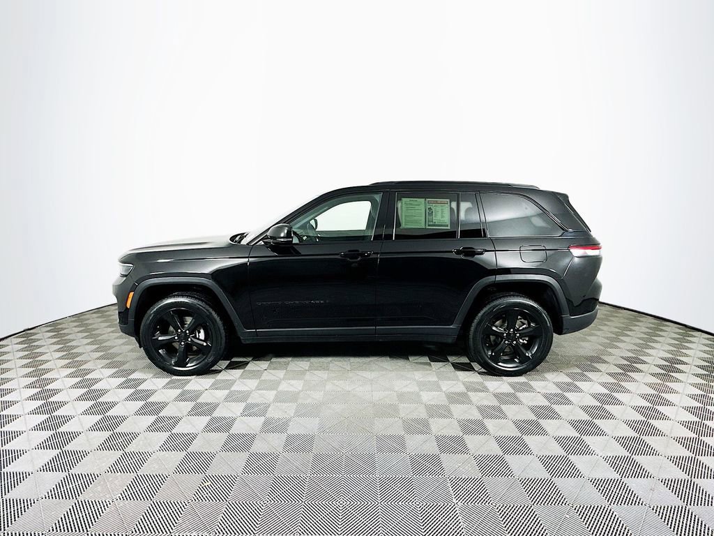 Certified 2024 Jeep Grand Cherokee Altitude image 7