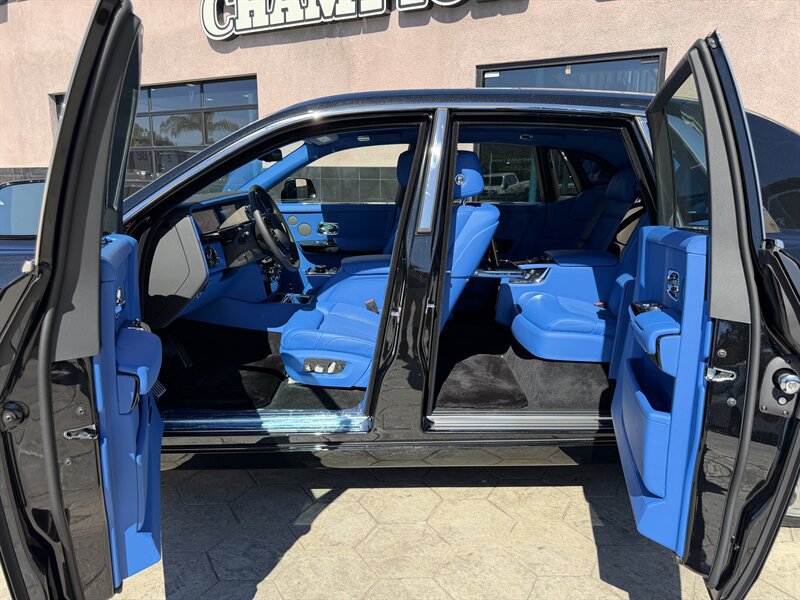 Used 2027 Rolls-Royce Phantom Sedan RWD image 9