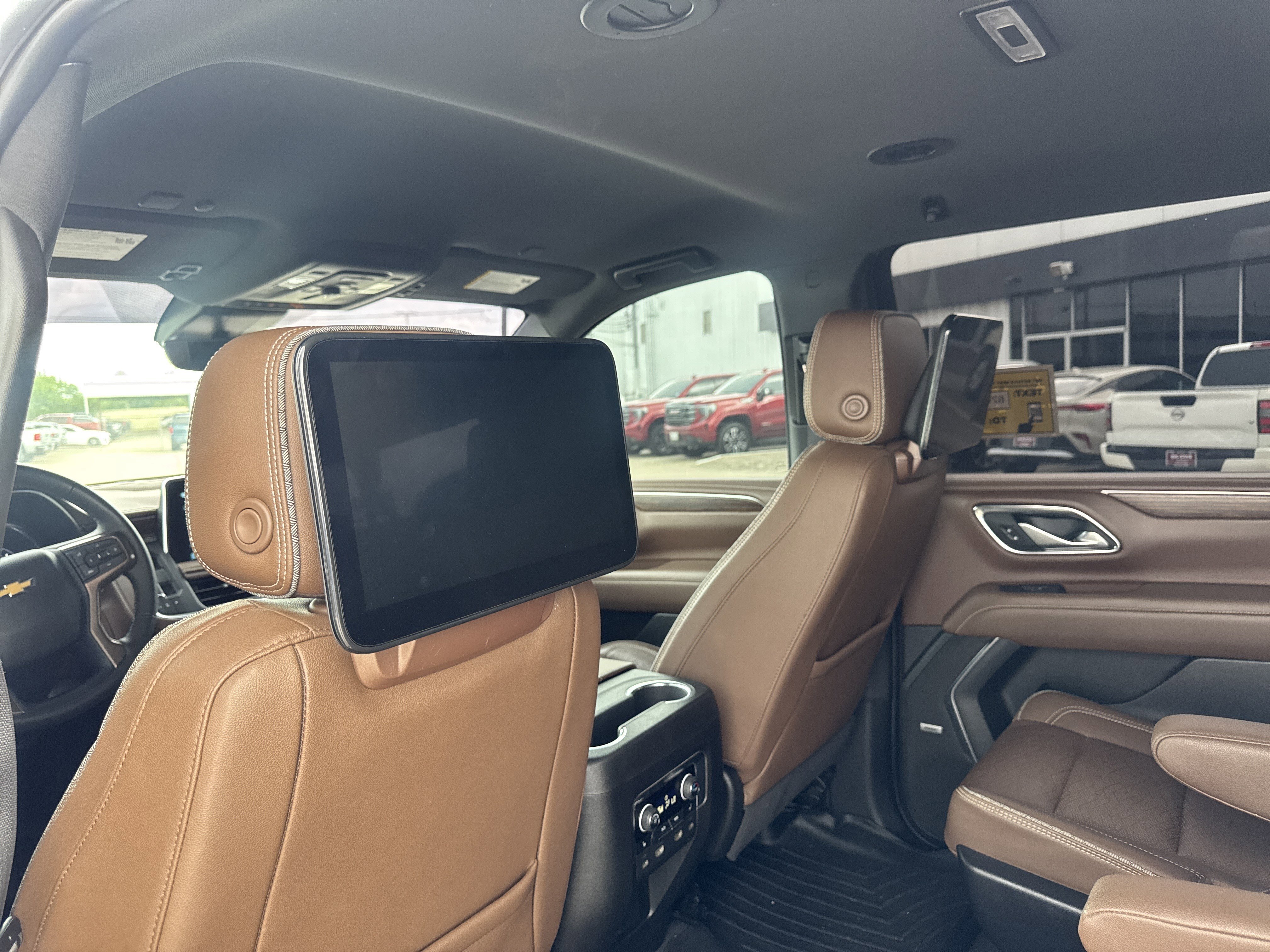 Used 2024 Chevrolet Suburban High Country w/ Max Trailering Package AWD/4WD image 9