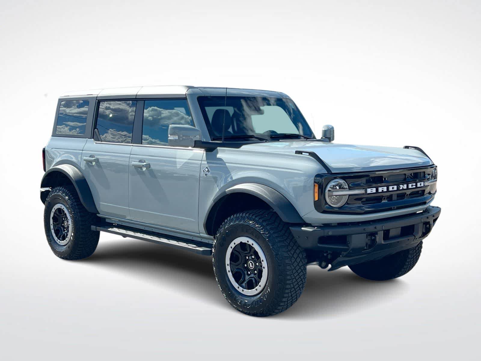 Used 2023 Ford Bronco Outer Banks w/ Sasquatch Package AWD/4WD image 2