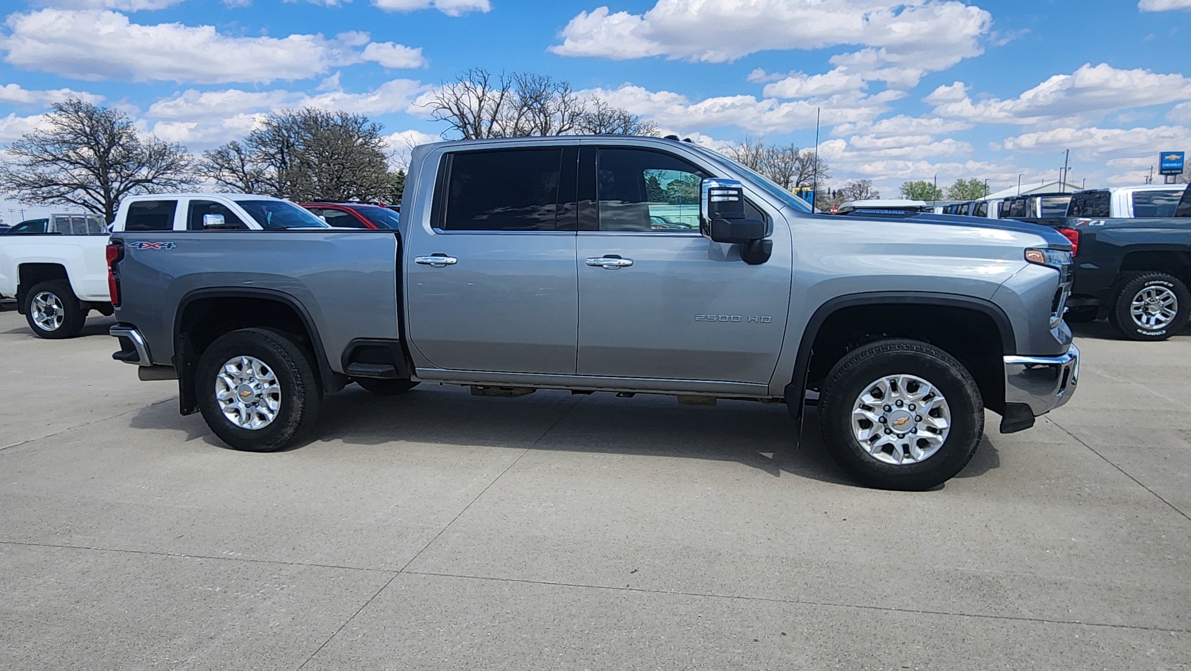 Used 2025 Chevrolet Silverado 2500 LTZ AWD/4WD image 4