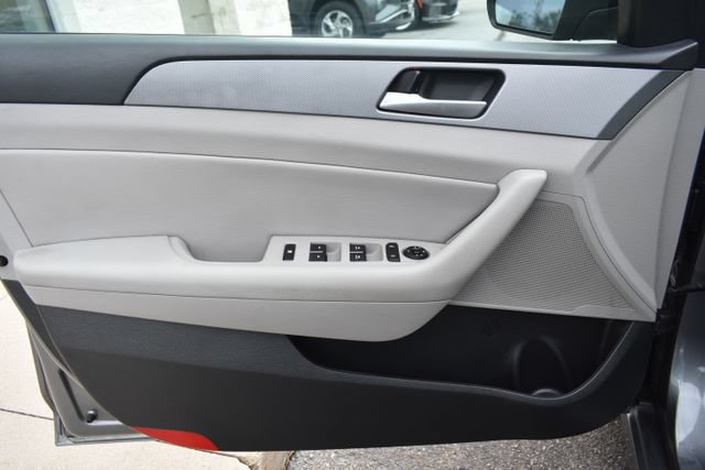 Used 2019 Hyundai Sonata SEL w/ Tech Package 02 FWD image 17
