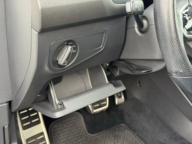 Used 2022 Volkswagen Tiguan SE R-Line FWD image 14