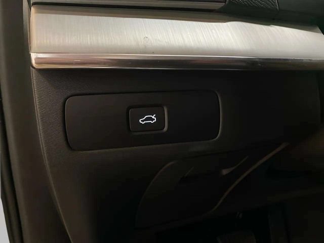 Used 2025 Volvo XC90 B5 Core AWD/4WD image 73