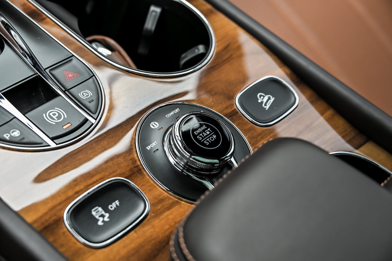 Used 2022 Bentley Bentayga AWD/4WD image 42