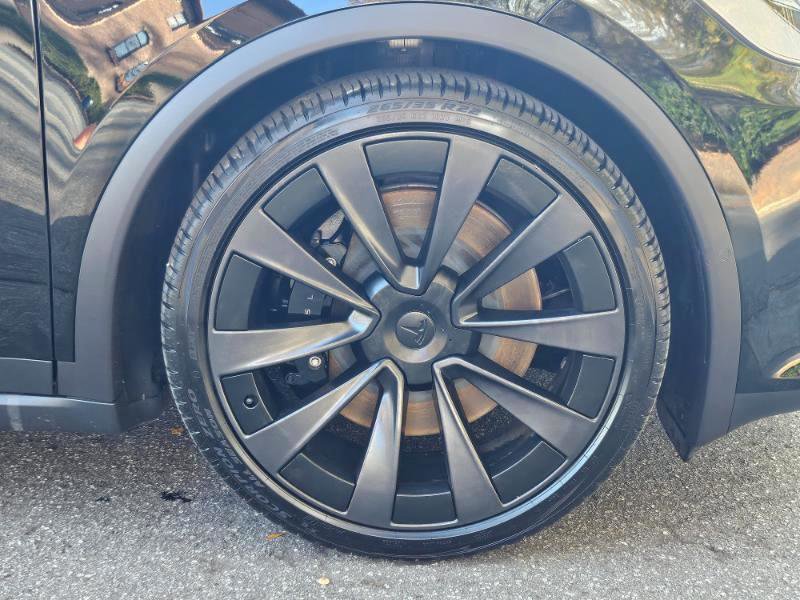 Used 2022 Tesla Model X image 17