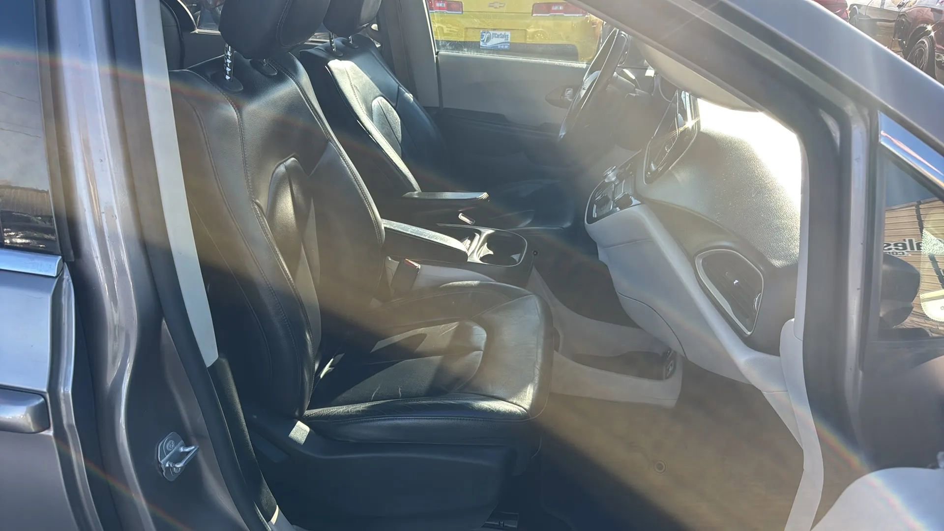 Used 2017 Chrysler Pacifica Touring-L image 30