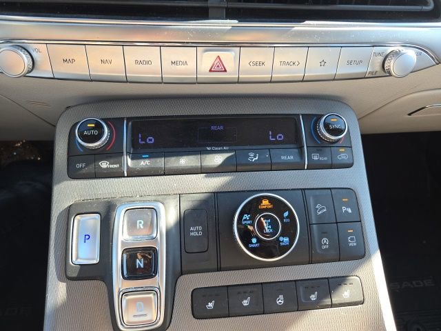 Used 2021 Hyundai Palisade Limited w/ Winter Package image 34