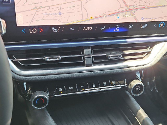 Used 2024 Chevrolet Equinox EV LT FWD image 17