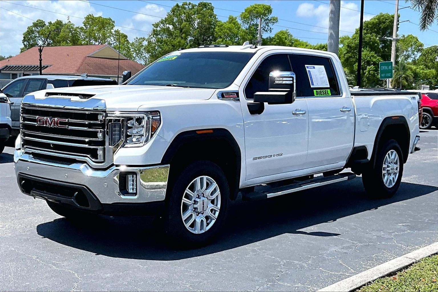 Used 2022 GMC Sierra 2500 SLT w/ SLT Premium Package AWD/4WD image 2
