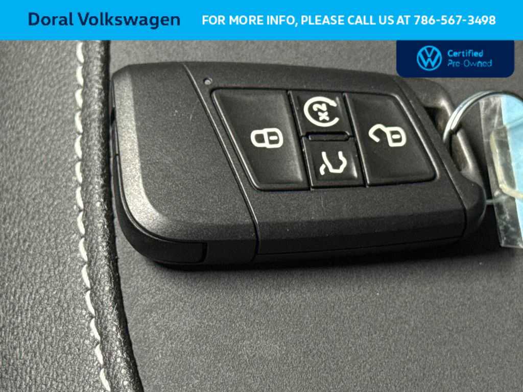 Certified 2024 Volkswagen Taos SE FWD image 28