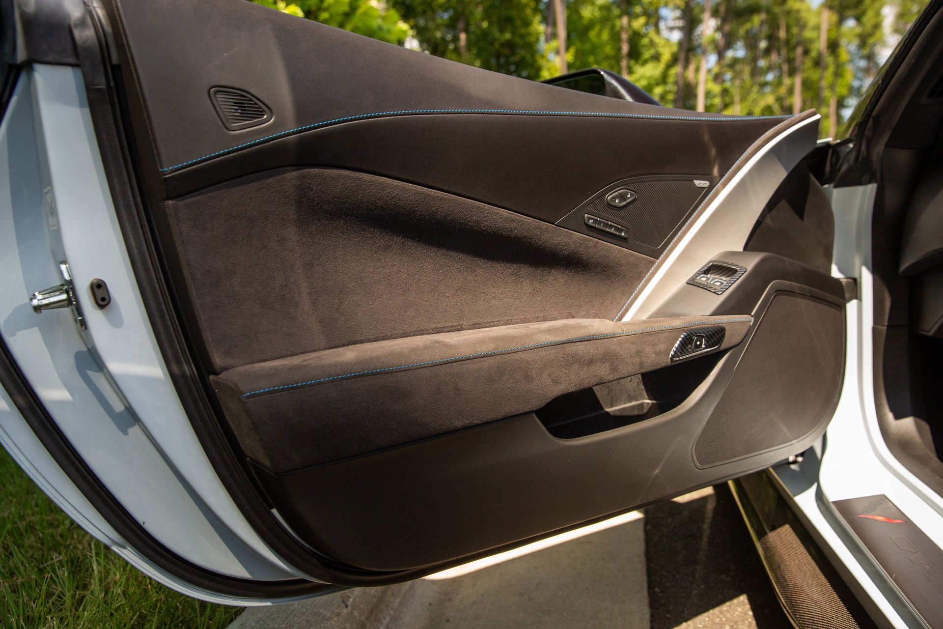 Used 2018 Chevrolet Corvette Z06 w/ Carbon 65 Edition RWD image 60