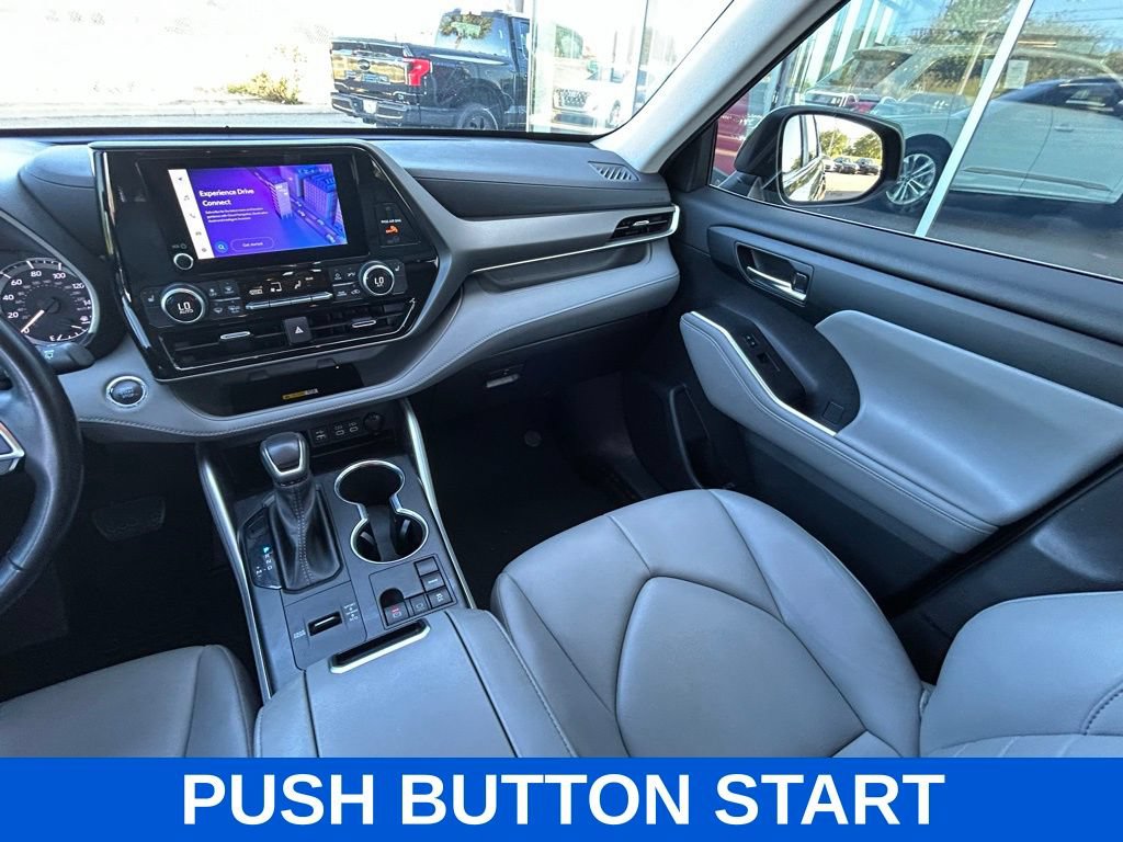 Used 2023 Toyota Highlander XLE FWD image 12