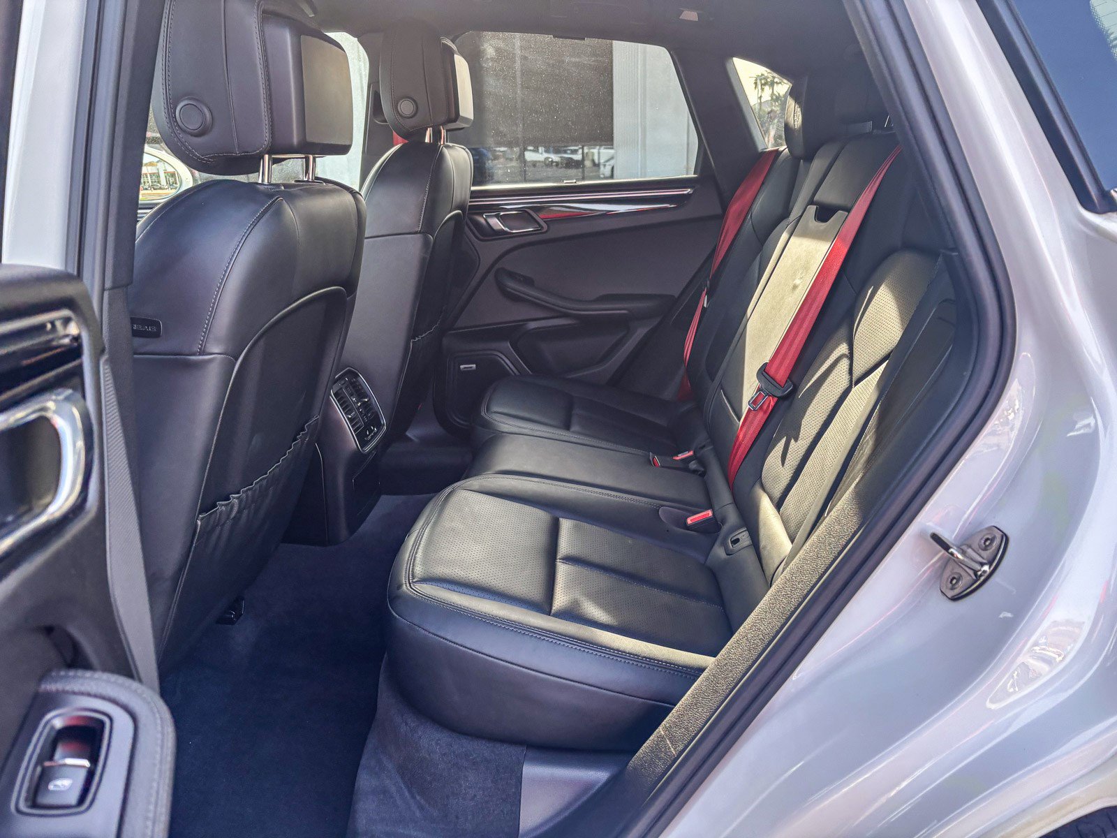 Used 2015 Porsche Macan S image 20