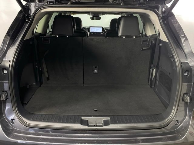Used 2024 Toyota Highlander XLE FWD image 26