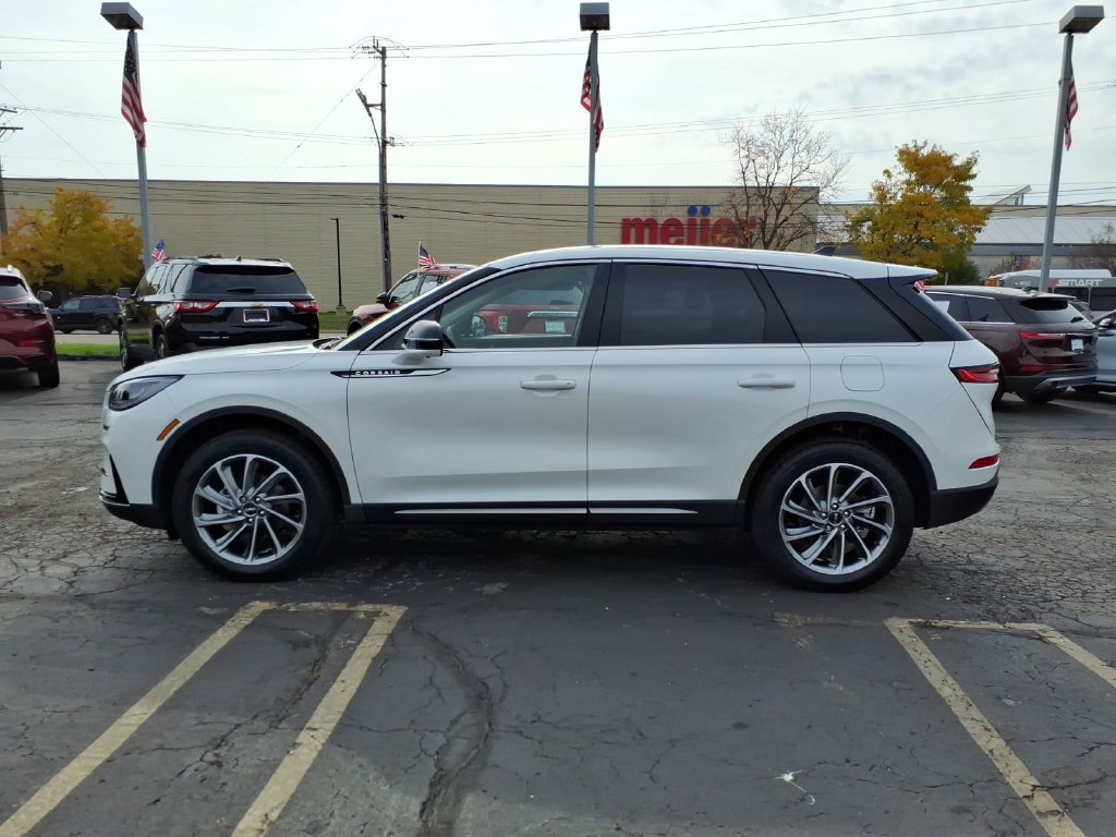 Used 2023 Lincoln Corsair AWD w/ Equipment Group 101A image 4
