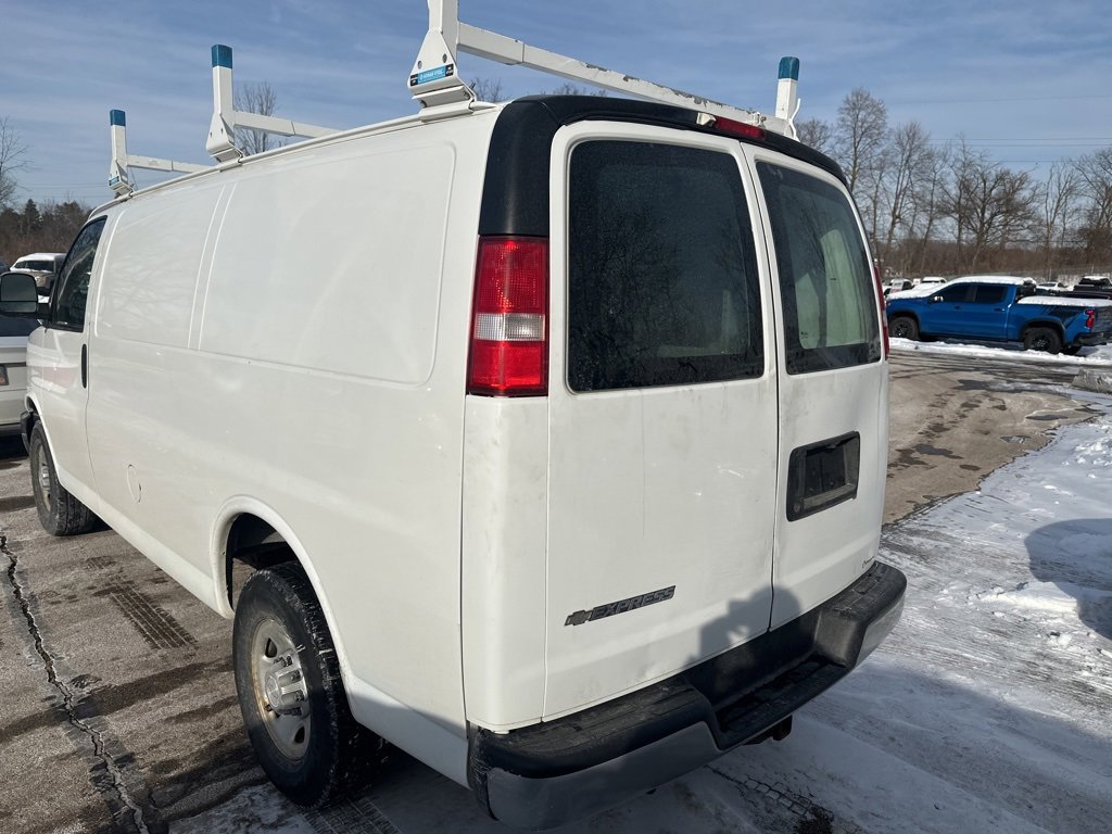 Used 2017 Chevrolet Express 2500 image 3
