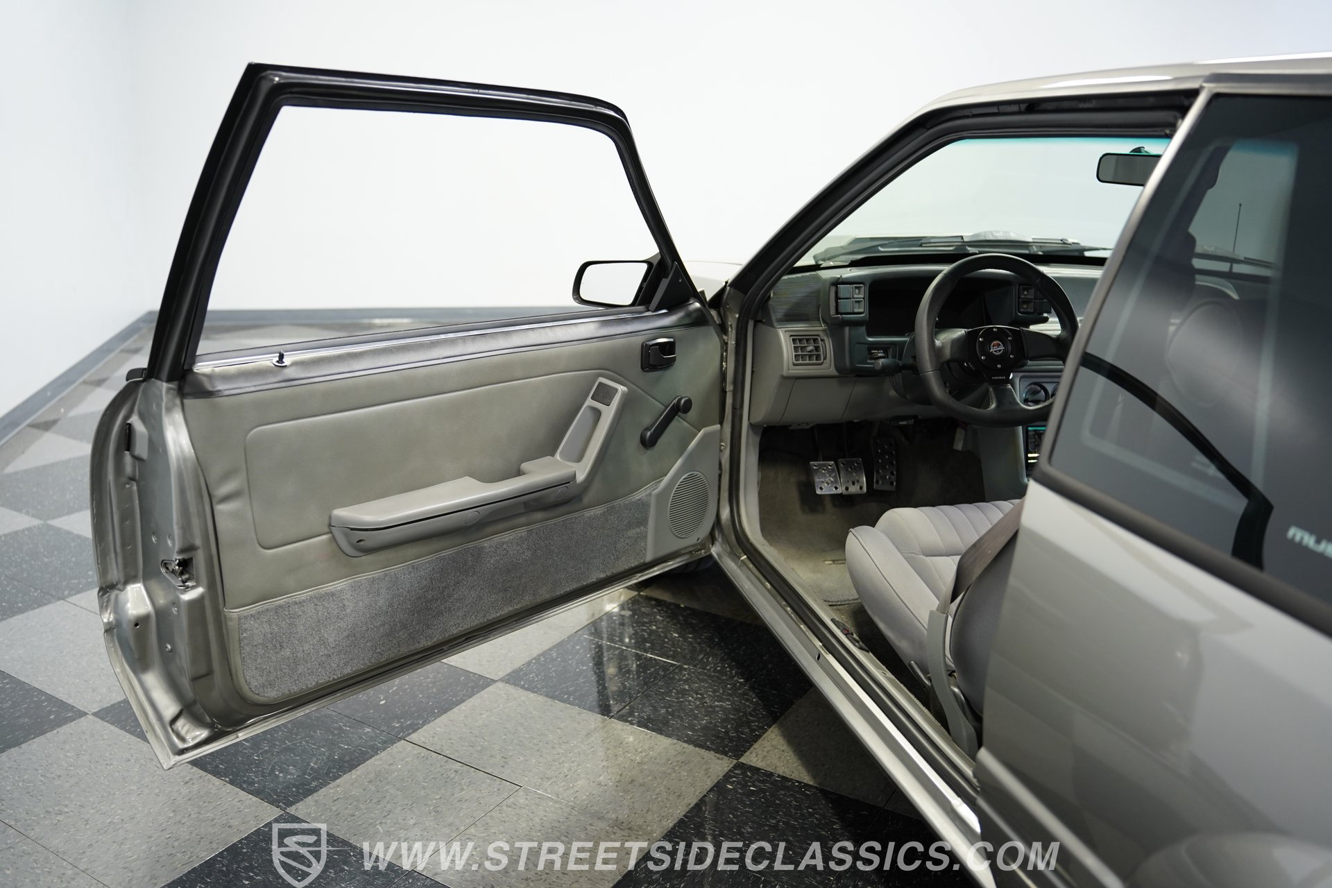 Used 1987 Ford Mustang LX RWD image 32