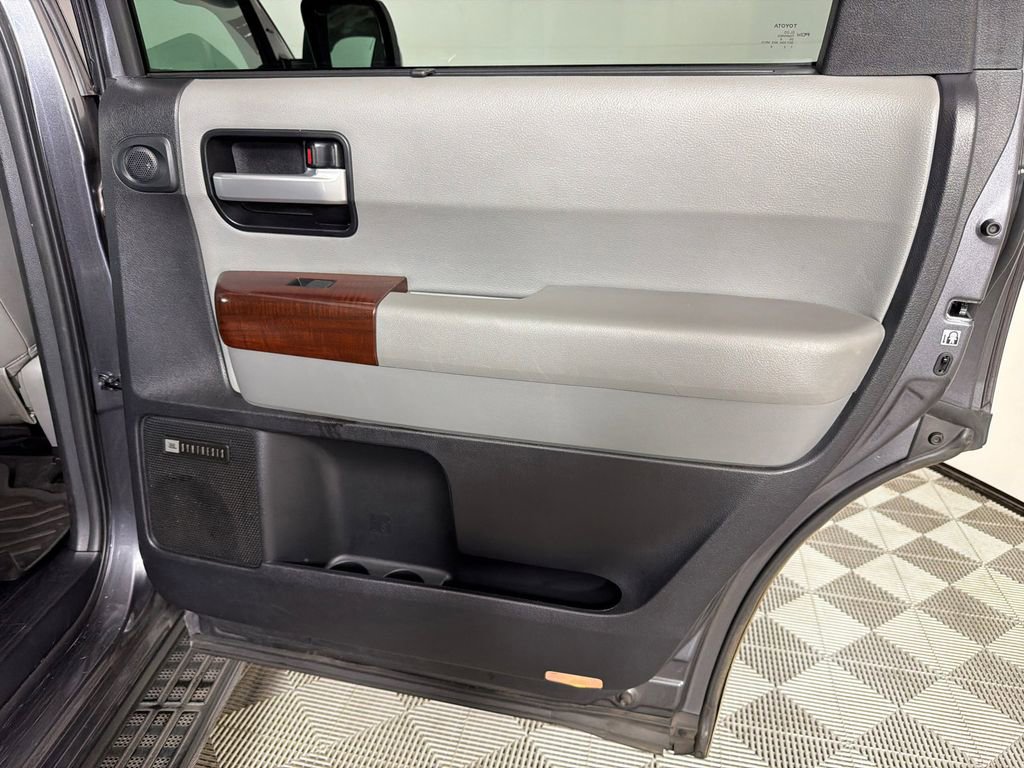Used 2017 Toyota Sequoia Platinum image 18