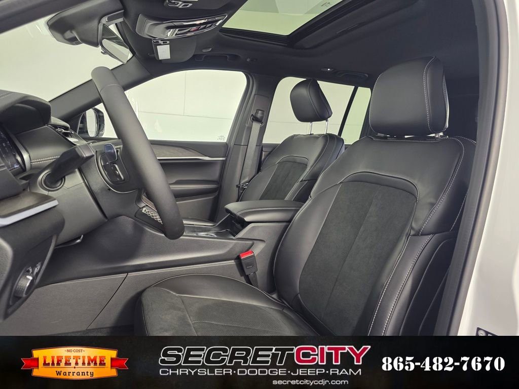 New 2026 Jeep Grand Cherokee Altitude image 10