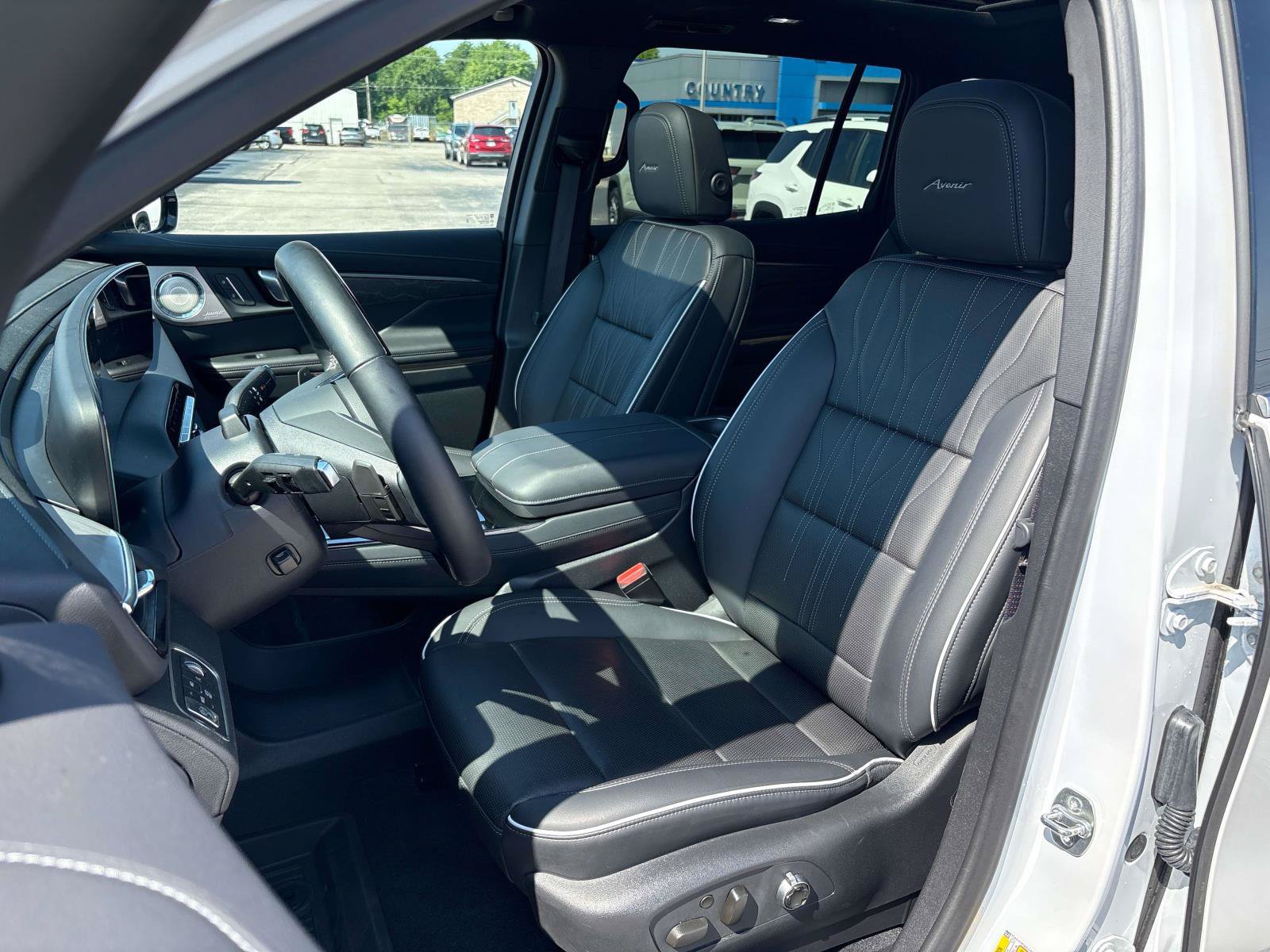 Used 2025 Buick Enclave Avenir w/ Super Cruise Package AWD/4WD image 13