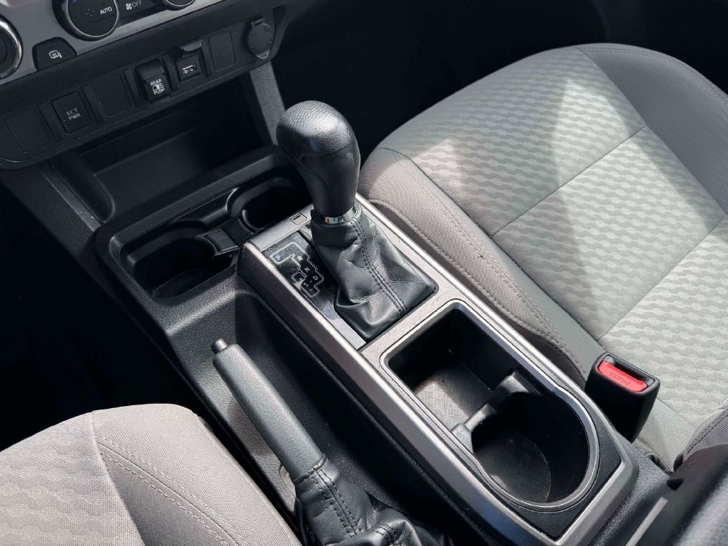 Used 2022 Toyota Tacoma SR5 AWD/4WD image 31