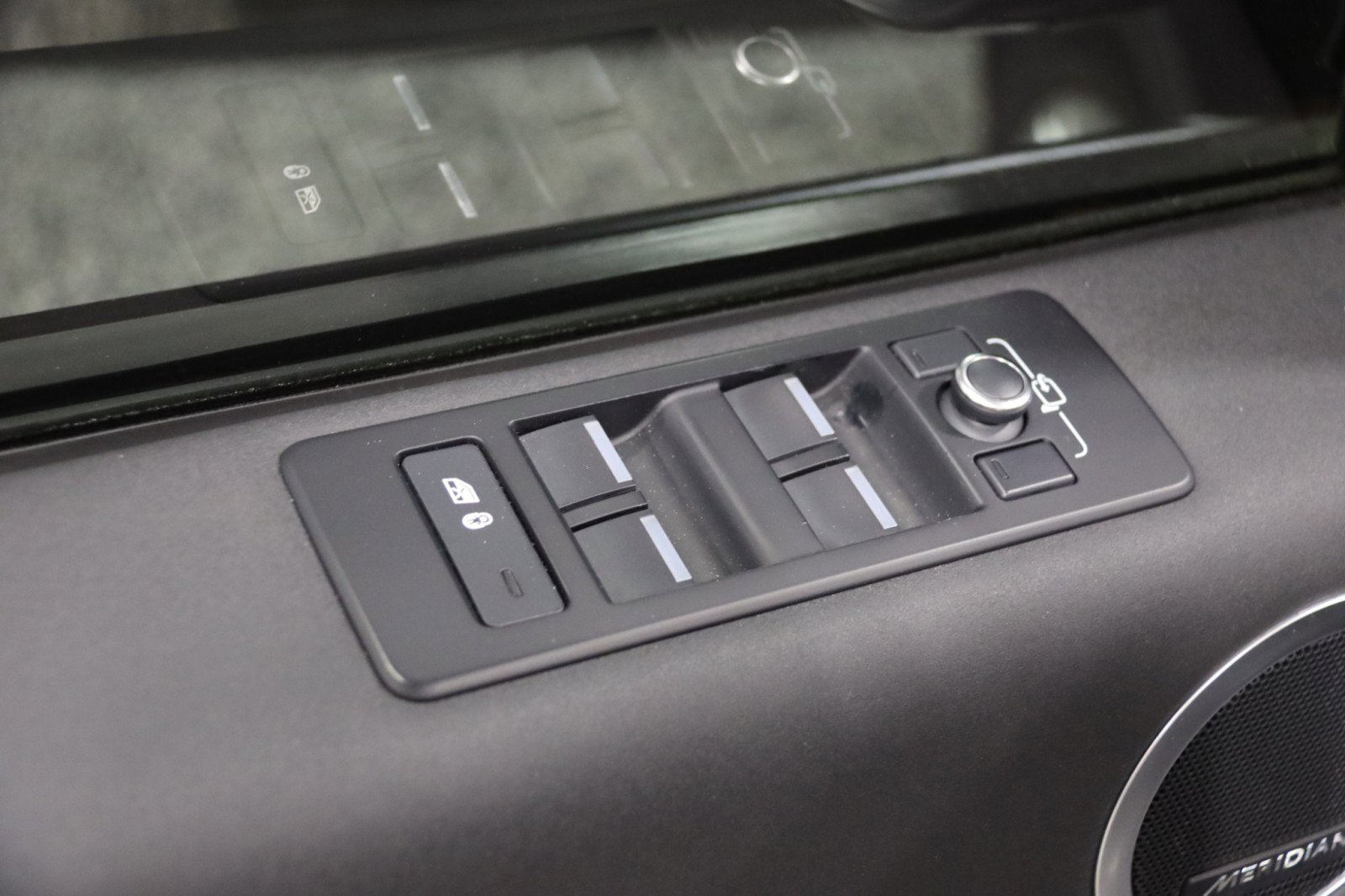 Used 2020 Land Rover Discovery HSE image 66