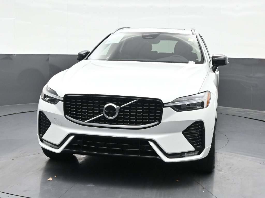 Certified 2024 Volvo XC60 B5 Plus AWD/4WD image 8