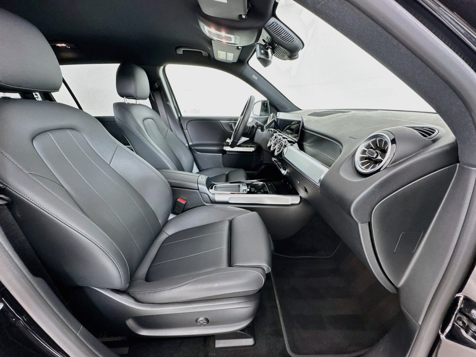 Certified 2024 Mercedes-Benz EQB 250+ image 30