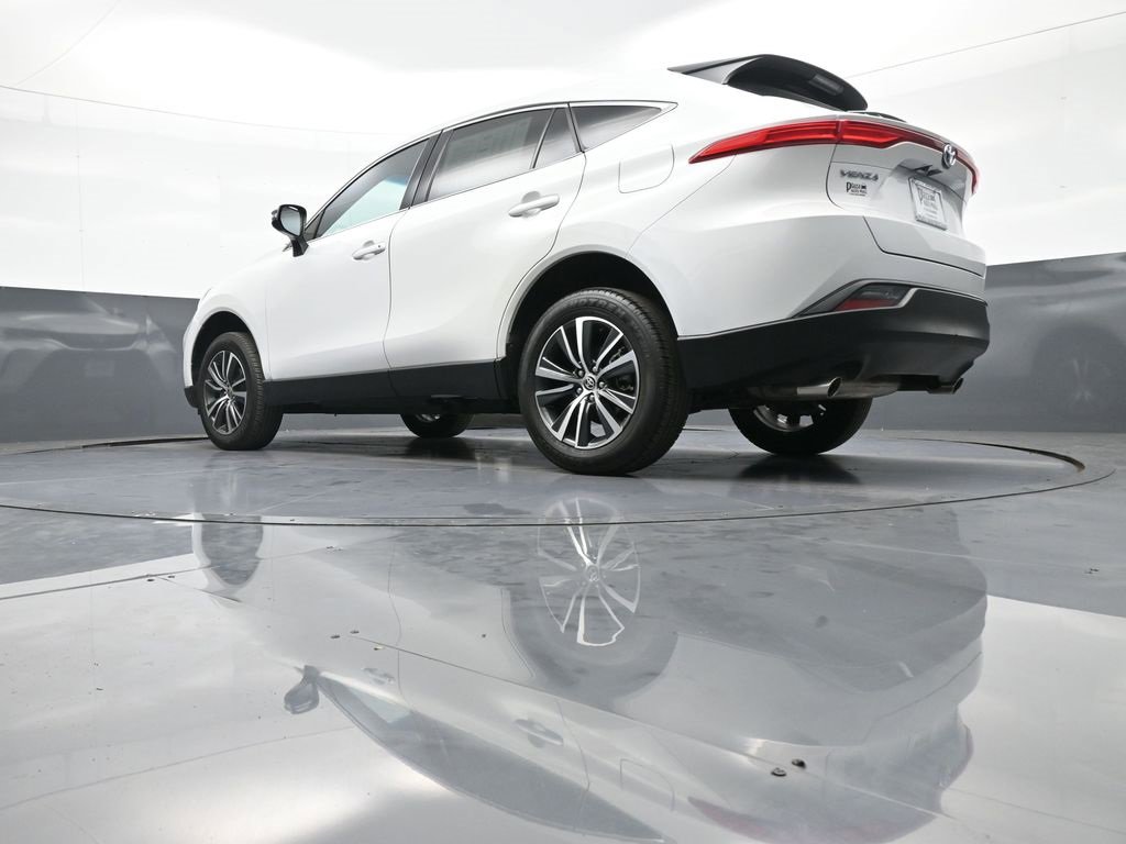 Certified 2024 Toyota Venza LE image 31
