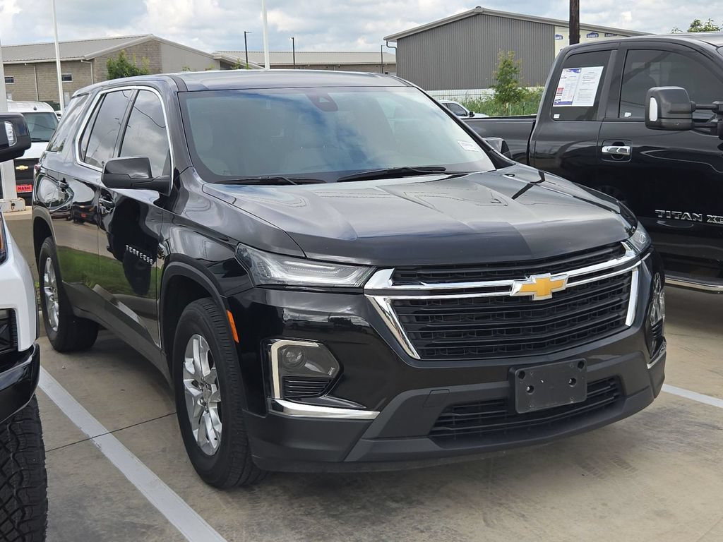 Used 2023 Chevrolet Traverse LS FWD image 1