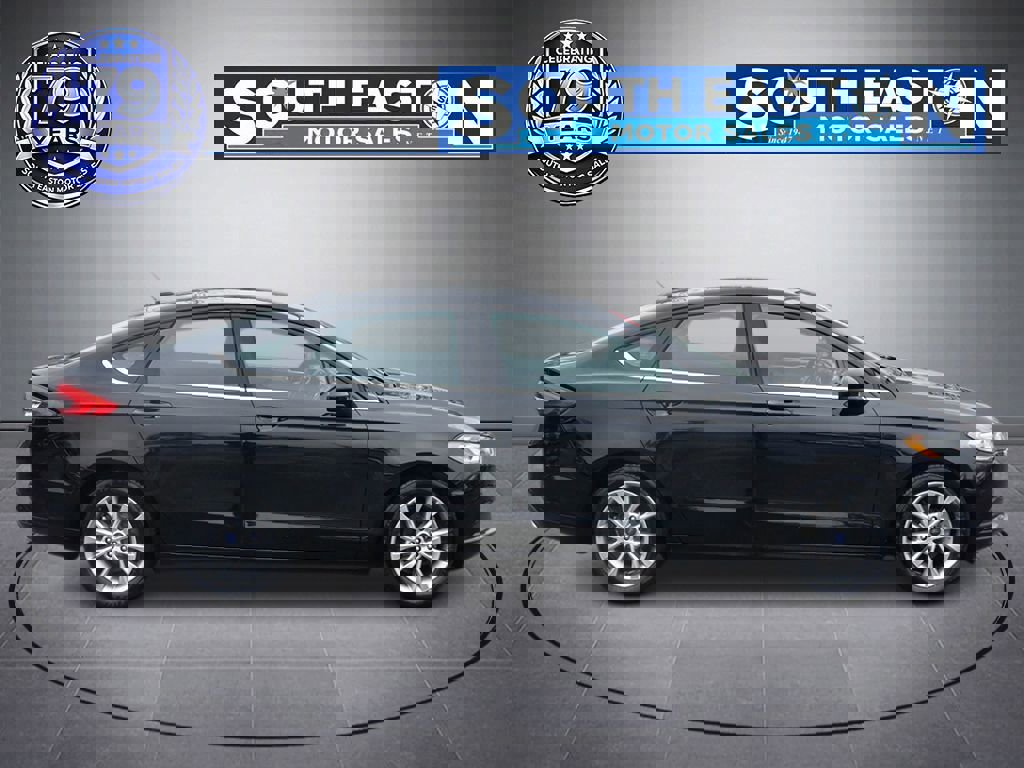 Used 2017 Ford Fusion SE w/ Fusion SE Technology Package image 8